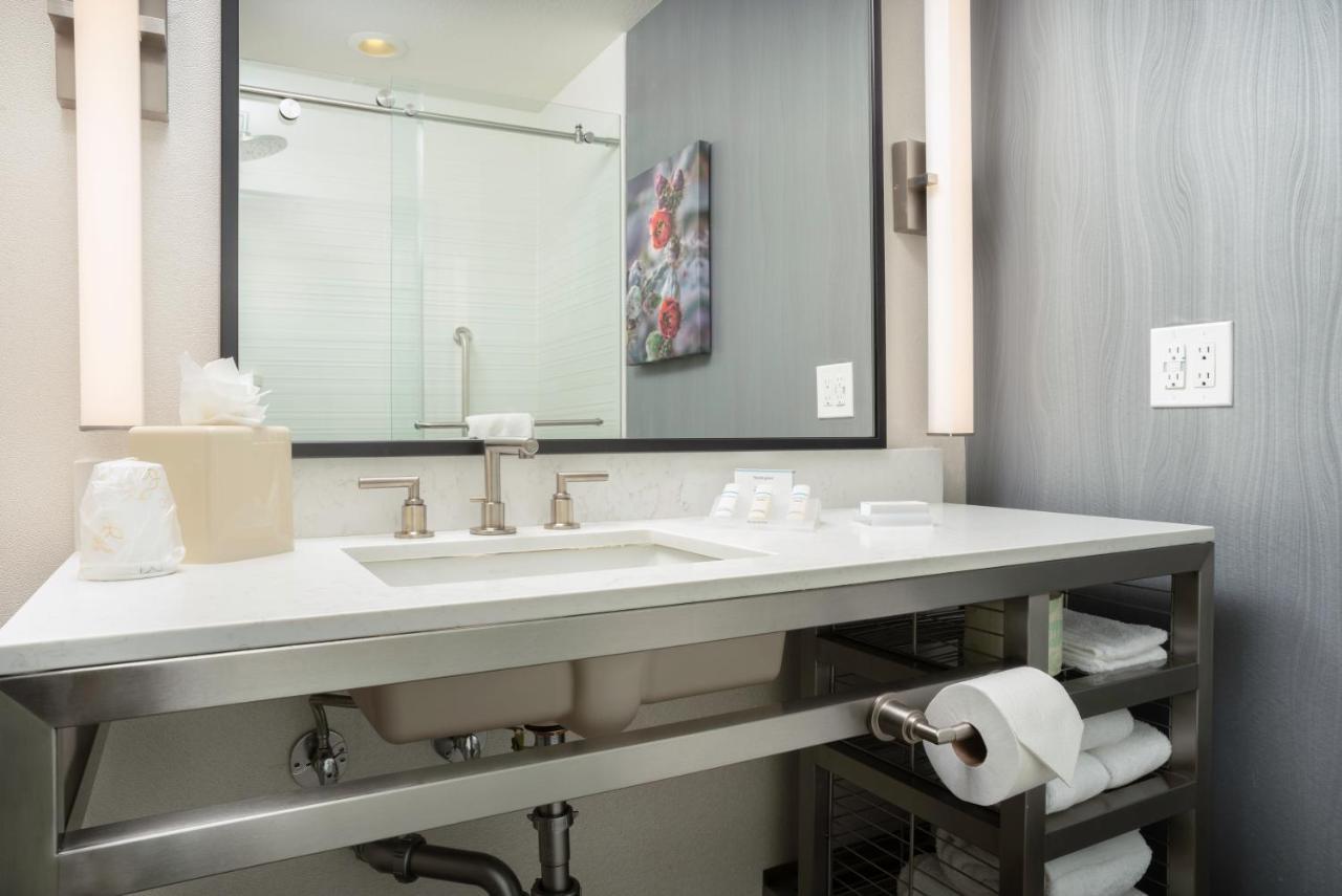 Hilton Garden Inn Phoenix Airport Bagian luar foto