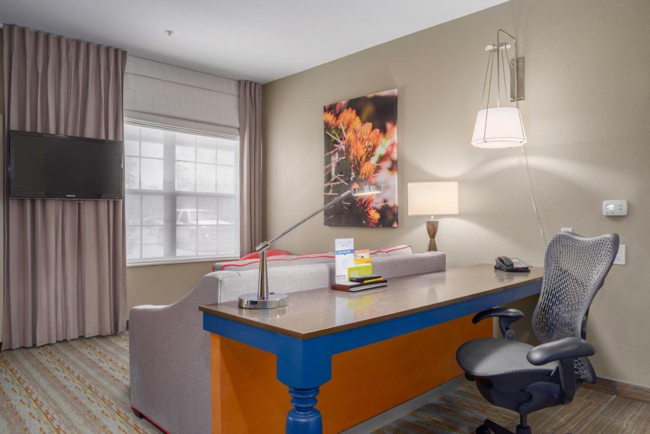 Hilton Garden Inn Phoenix Airport Bagian luar foto