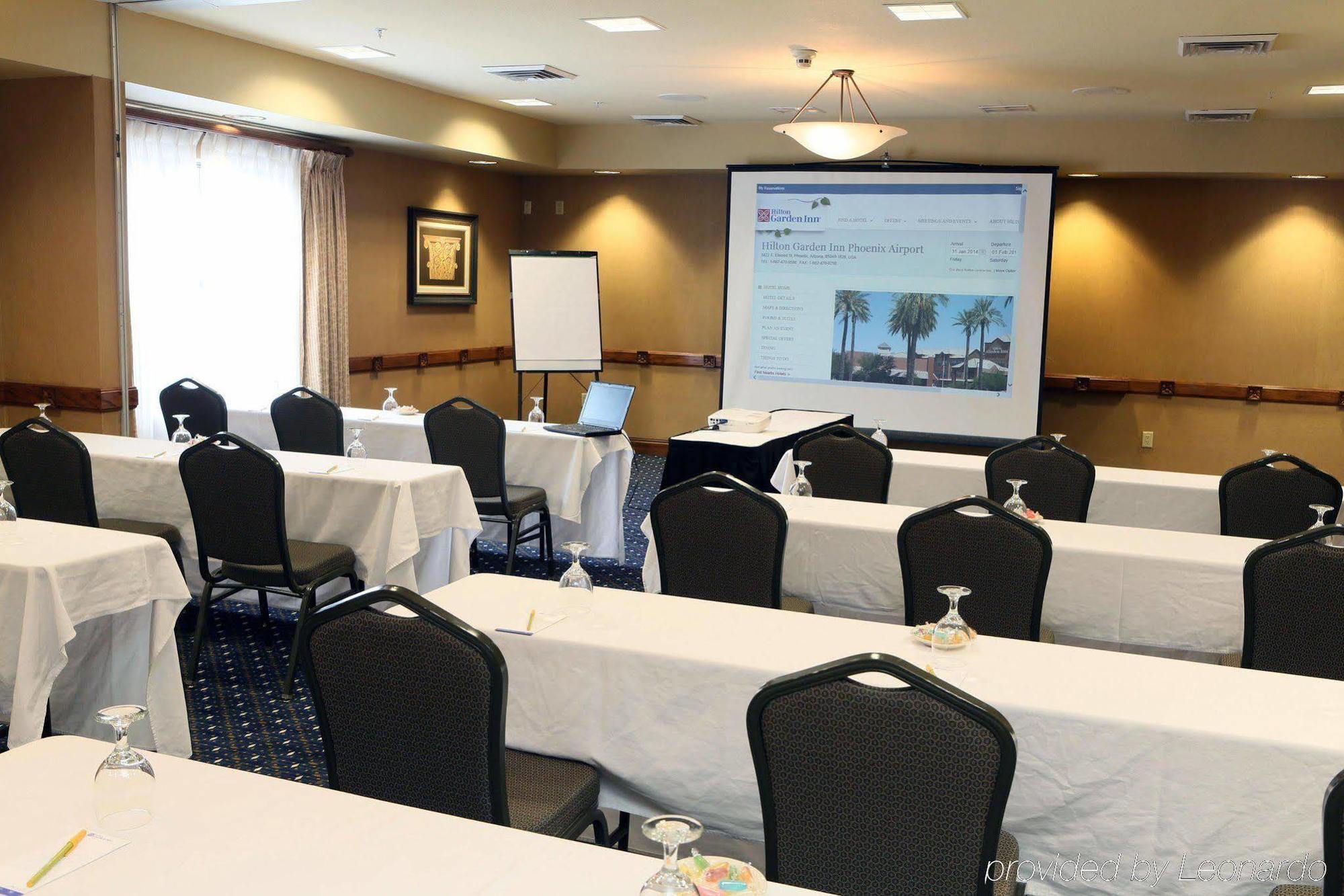 Hilton Garden Inn Phoenix Airport Bagian luar foto