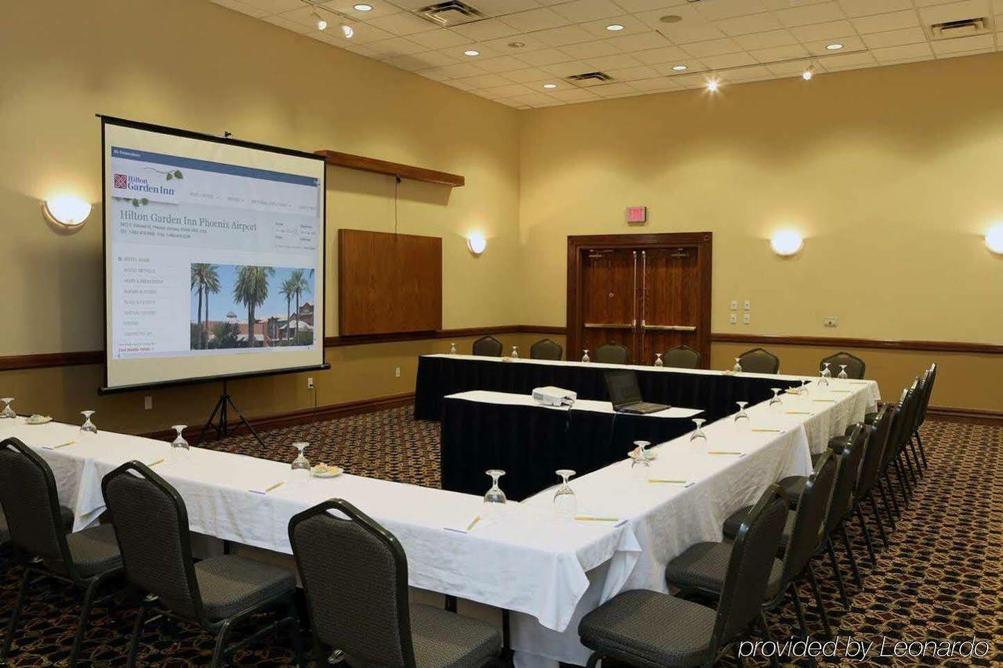 Hilton Garden Inn Phoenix Airport Bagian luar foto